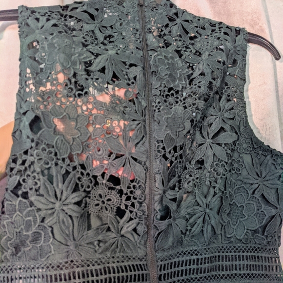 New with Tags BARDOT lace dress, size small - Picture 5 of 9